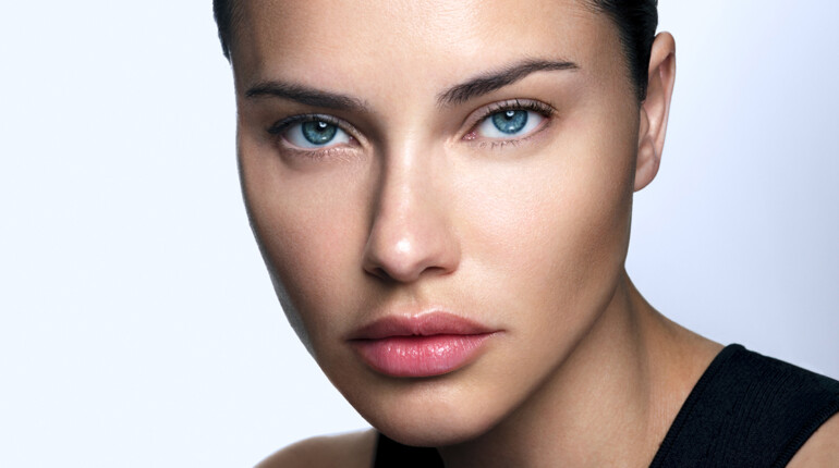 12_011-I_HELENA-RUBINSTEIN-ADRIANA-LIMA-RVB_16.9_1-770x430