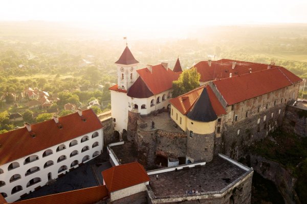 Топ-10 найкрасивіших замків України, які потрібно побачити