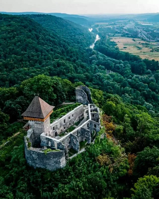Невицький замок / фото Go To Rest