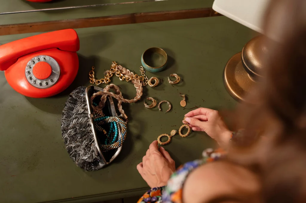 Не варто зберігати цінні речі на видному місці / Фото Freepik