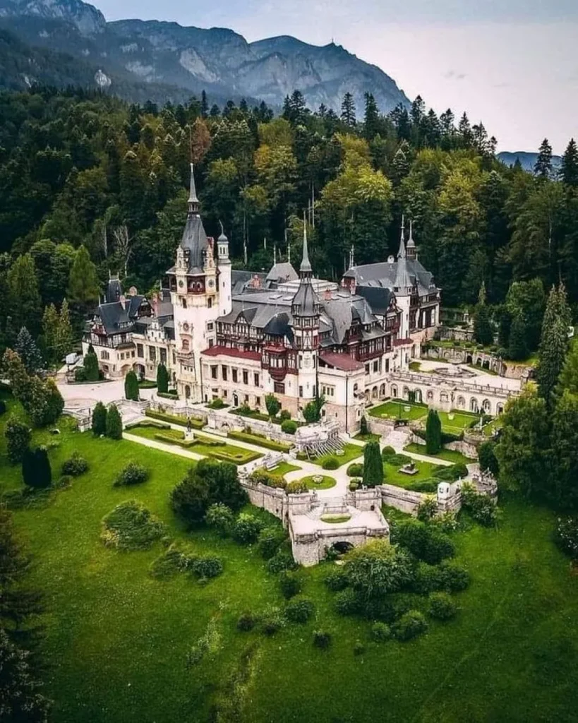 Замок Пелеш біля Сіная / Фото Pinterest
