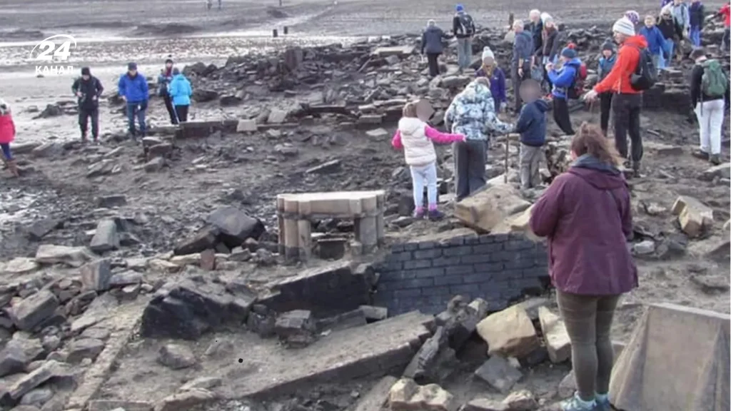 Як виглядає село аід час низького рівня води / фото BBC