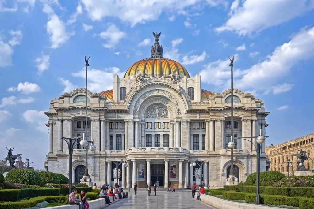 Palacio de Bellas Artes у Мексиці / фото Вікіпедії