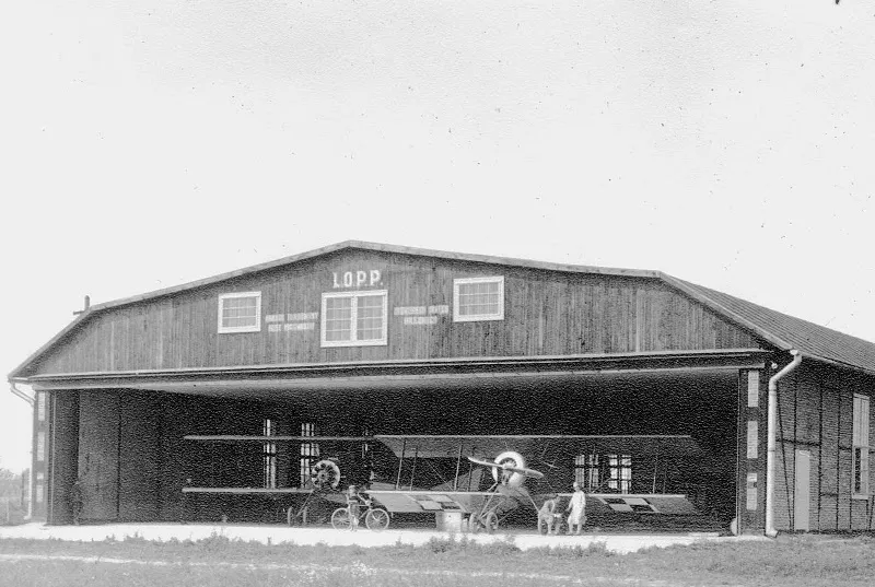 Ангар аеропорту на Левандівці, 1930-ті роки / фото ЗАУП