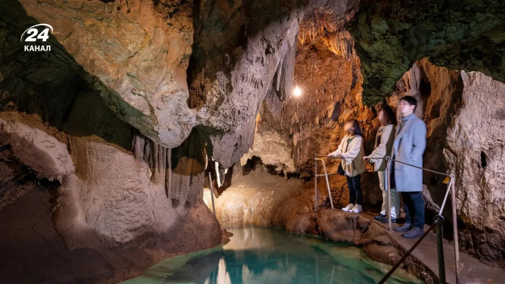 Печери Дженован / фото Jenolan Caves