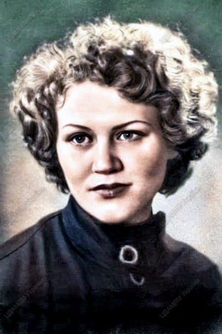 Ліна Костенко Біографія: Життя, Творчість та Вплив