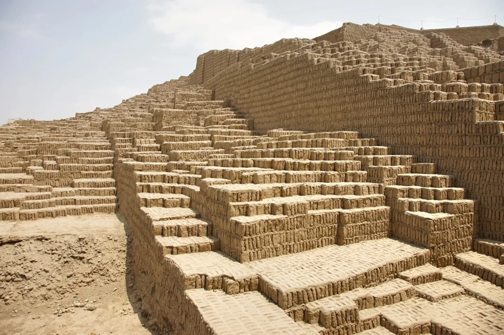 Huaca Pucllana у Перу