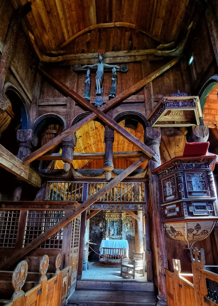 Урнесська дерев'яна церква / фото Heritage Wanderlust