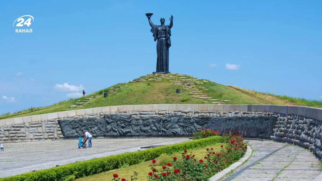 Пагорб Слави із монументом