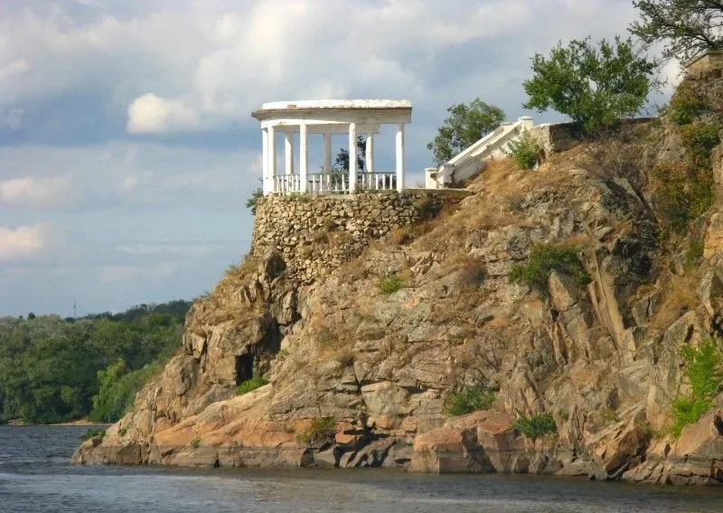 Як виглядає Біла альтанка / фото IGotoWorld