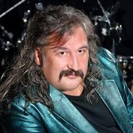 Степан Гига Семья Фото: жизнь, творчество и близкие артиста