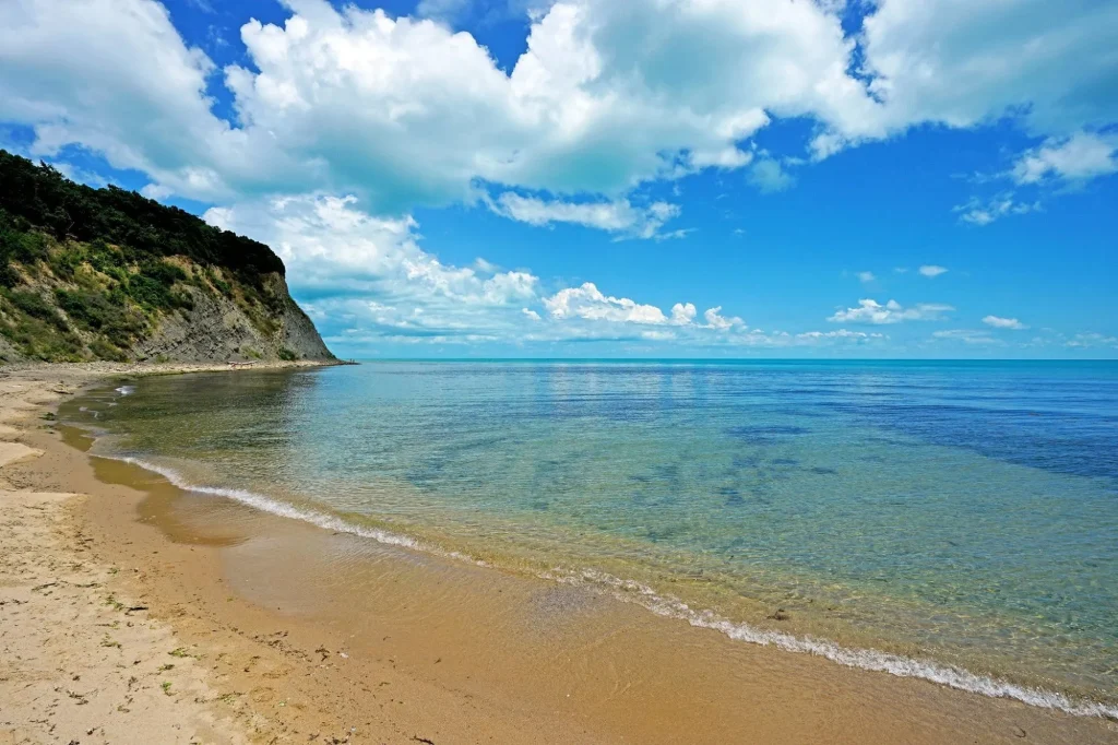 На пляжі Обзор на туристів чекають сонце, чисте небо та тепле море / фото TripAdvisor