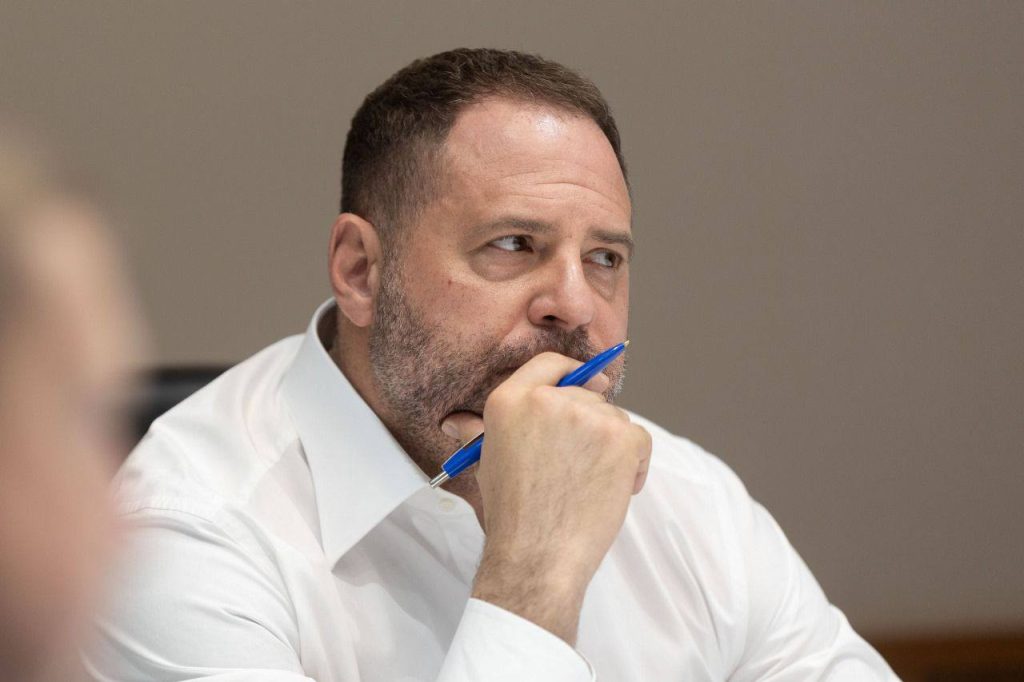 Де Зараз Єрмак: подробный обзор биографии, карьеры и личной жизни
