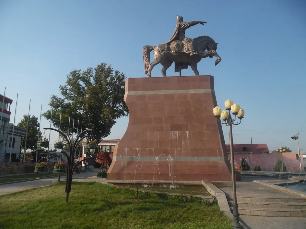 Пам'ятник Ісмаїлу Самані / фото TripAdvisor