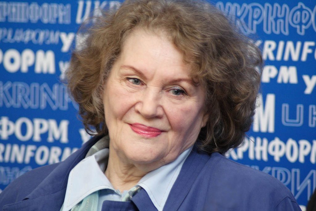 Ліна Костенко В Молодості: Ранній Шлях Поетеси