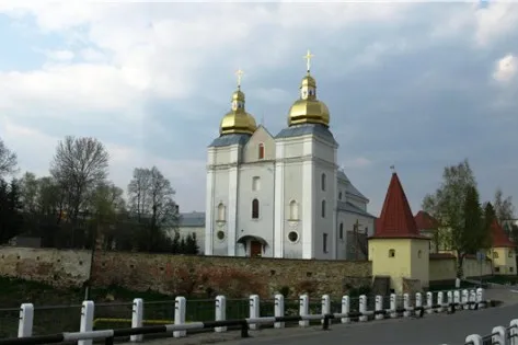 Оборонний кляштор кармелітів із костелом Успіння Діви Марії / фото Андрія Бондаренка